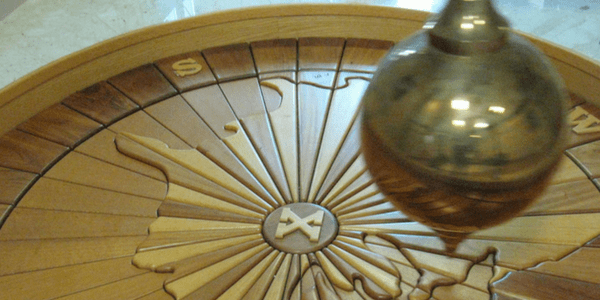 Foucault Pendulum, photo by elycefeliz