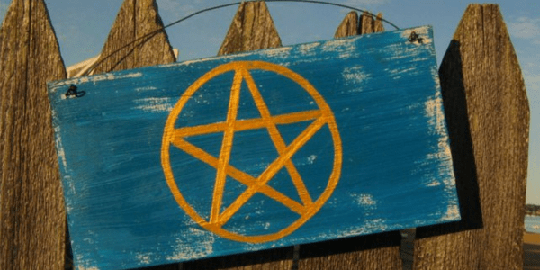 The Rede: Not all witches Pentagram sign, photo by Capes Treasures