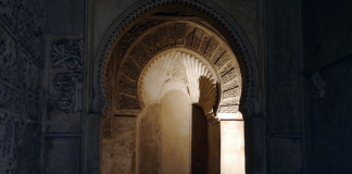 How an Arab witch honours and contacts his ancestors Alhambra, photo by charlemagne