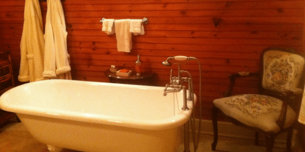 Bathtub, photo by Central Hotel