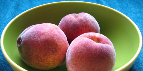 Bowl of peaches, photo by Cary Bass-Deschenes