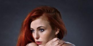 6 Reasons to Unlock Your Psychic Abilities Redhaired woman
