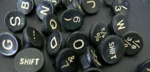Typewriter letters, photo by Laineys Repertoire
